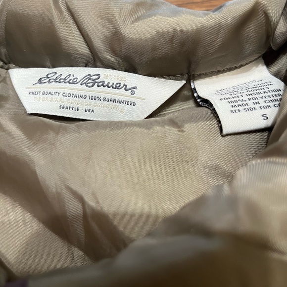 Women’s goose down Light weight  Eddie Bauer purple vest size small - Picture 5 of 10